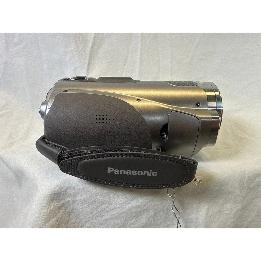 Panasonic HDC-SD1 High Def Video Camera 3CCD 1080i never used NO BATTERY